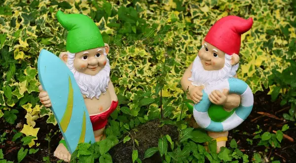 Najlepsze farby do malowania krasnali ogrodowych, które przetrwają warunki atmosferyczne