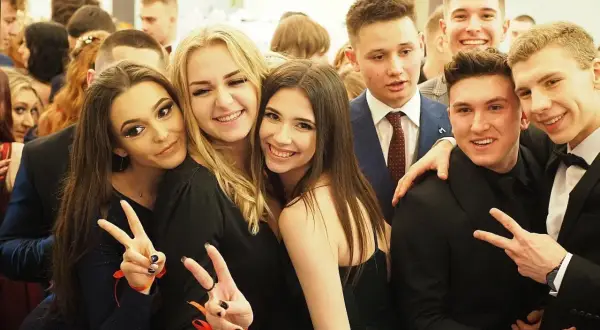 Czy w szkole w chmurze jest studniówka? Oto, co musisz wiedzieć