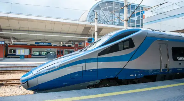 Ile jedzie pendolino z Krakowa do Gdańska? Zaskakujące czasy przejazdu!