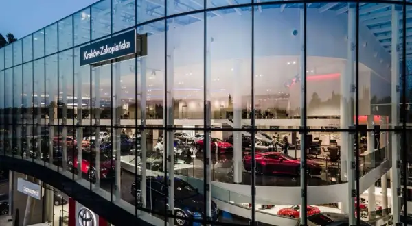 Pierwszy salon Toyoty w Polsce: historia, otwarcie i znaczenie