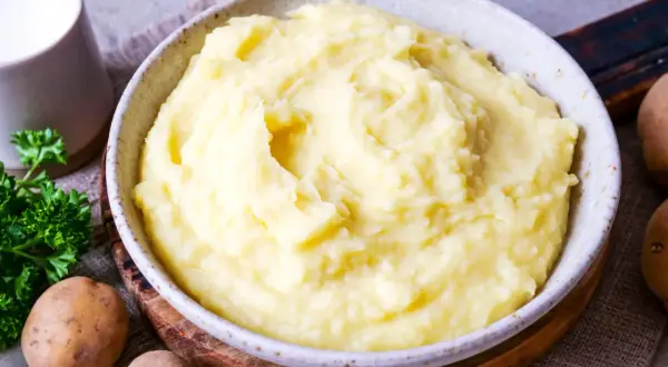 Cremiger Kartoffelbrei, wie ihn Oma macht. Ein einfaches Kartoffelbrei Rezept, das immer gelingt.