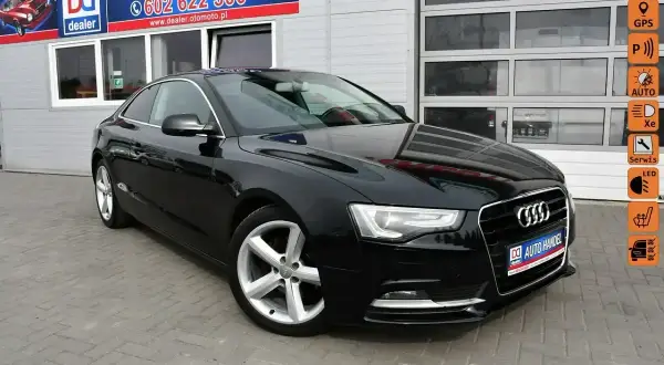 Eleganckie czarne Audi A5 z 2013 roku na placu komisu.