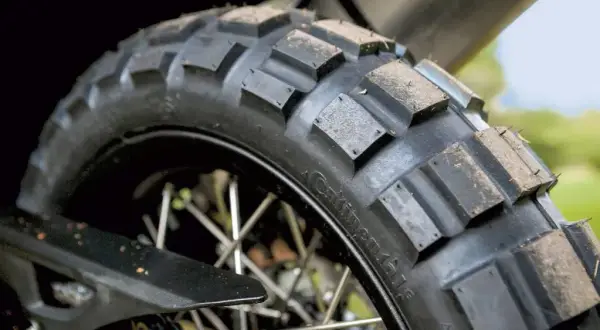 Szerokość opony enduro: 120 czy 140 mm? Ekspert radzi!