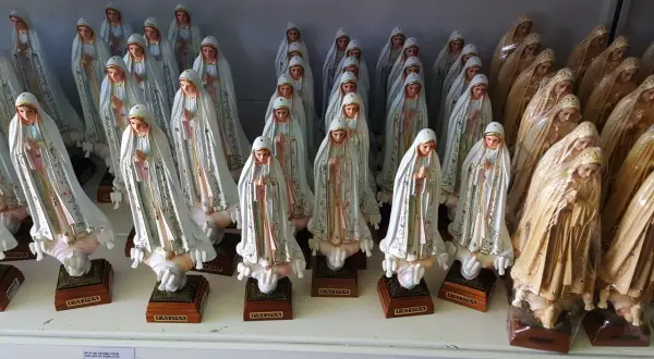 Pamiątki z Fatimy: Co wybrać? Przewodnik po dewocjonaliach i skarbach