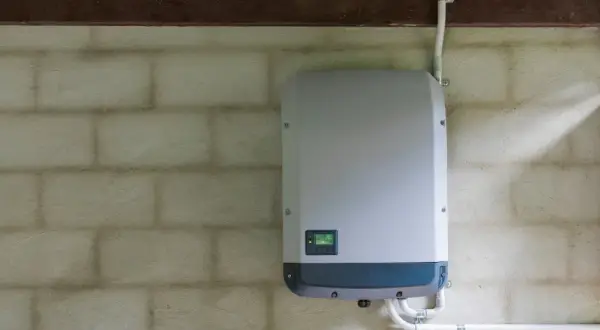 Gdzie zamontować falownik do fotowoltaiki, aby uniknąć strat energii?