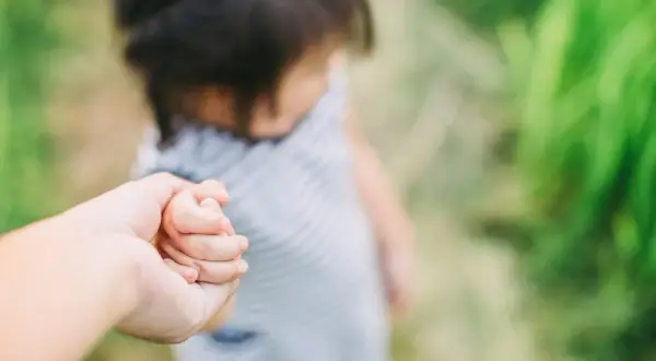 Jak adoptować dziecko - poznaj kluczowe kroki i wymagania w Polsce