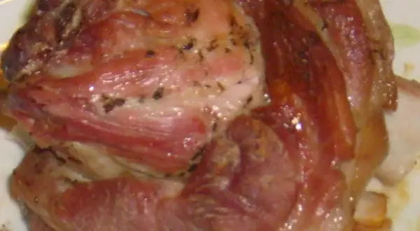 Soczysta, najlepsza golonka gotowana i pieczona, z chrupiącą skórką i aromatycznymi przyprawami.
