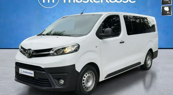 Biała Toyota Proace używana, idealna do transportu pasażerów. Sprawdź ofertę!
