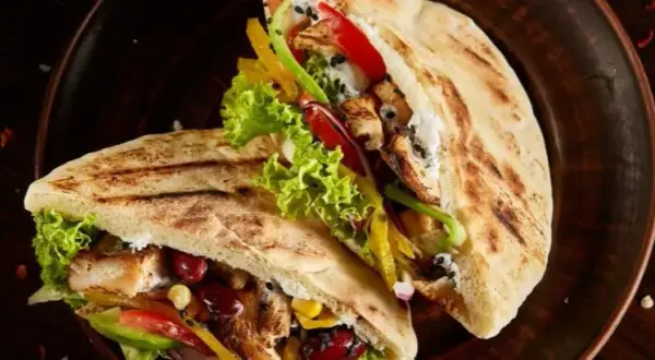 Ile kalorii ma kebab wegetariański? Zaskakujące wartości odżywcze