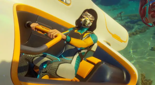 Kobieta w skafandrze steruje pojazdem pod wodą. Czy Subnautica jest multiplayer? To pytanie nurtuje wielu graczy eksplorujących ten podwodny świat.