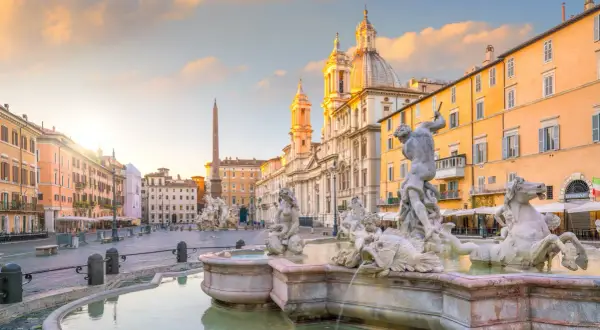 Fontanna Czterech Rzek na Piazza Navona w Rzymie. Marzysz o podróży? Sprawdź, dokąd loty z Radomia!