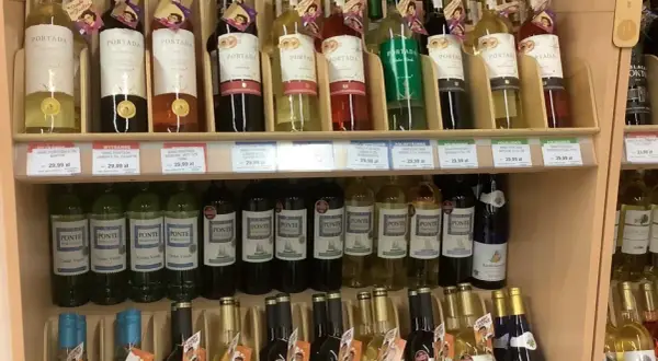 Wino wegańskie czym się różni - poznaj kluczowe różnice w produkcji