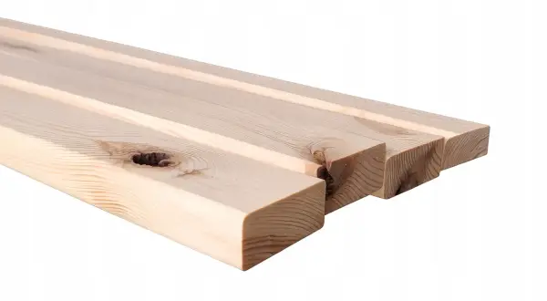 Trzy deski z oflisem, z widocznymi sękami, ułożone obok siebie na białym tle.