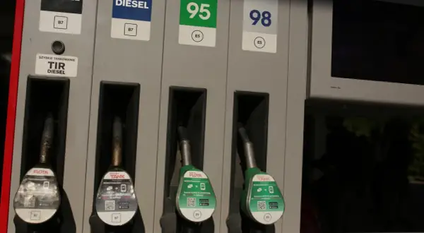 Dostępne paliwa: Diesel B7, benzyna 95 i 98. Etylina jest gotowa do tankowania.