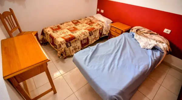 Czy można wynająć pokój w hotelu nie mając 18 lat? Oto prawda!