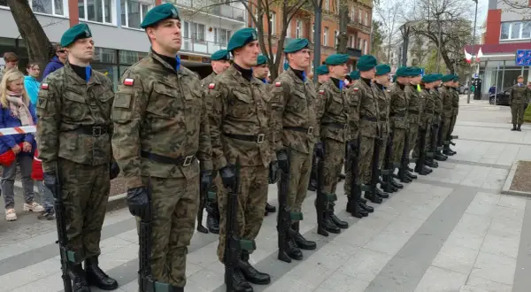 Gdzie odbywa się dobrowolna zasadnicza służba wojskowa w Polsce?