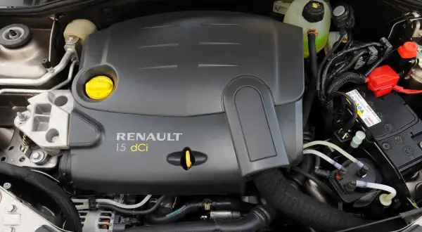 Silnik Renault 1.5 dCi, nowoczesny silnik czterosuwowy, gotowy do pracy.