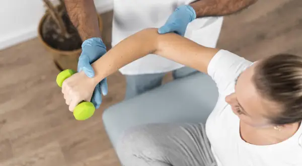 Rehabilitacja: Co to znaczy i jak odzyskać pełną sprawność?