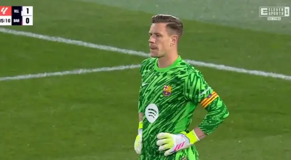 Bramkarz Barcelony w zielonej koszulce, wynik meczu Barcelona - Valladolid 0:1.