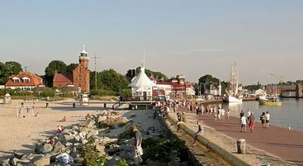 Jak najszybciej dojechać z Warszawy do Ustki? Sprawdź najlepsze opcje