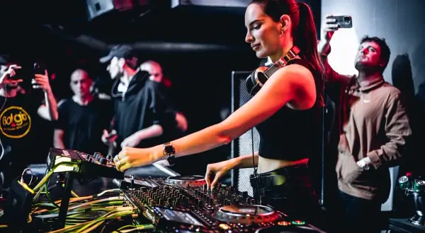 Jak znaleźć pracę jako DJ i uniknąć najczęstszych błędów