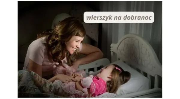 Mama czyta wierszyk na dobranoc dla swojej córeczki, która leży w łóżeczku z pluszowym króliczkiem.