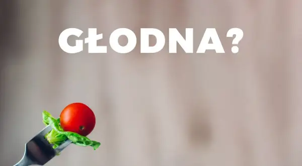 Głodna? Mały pomidorek i listek sałaty na widelcu sugerują, jak poskromić apetyt.