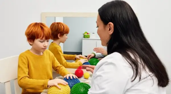 Ile zarabia terapeuta integracji sensorycznej? Fakty, które zaskakują