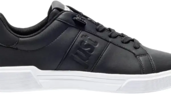 Sneakers cavalli uomo nere in pelle, con logo "Just" in rilievo e suola bianca. Stile casual e moderno.