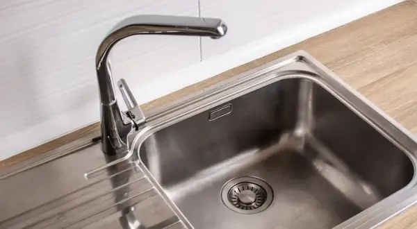 Montaż zlewu do blatu: Łatwy przewodnik DIY. Uniknij błędów!