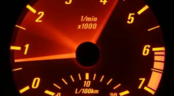 Optymalne obroty diesla na autostradzie – jak jeździć oszczędnie i bezpiecznie
