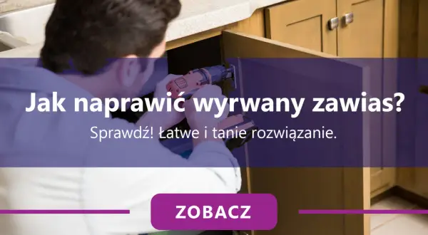 Mężczyzna naprawia zawias szafki kuchennej wkrętarką.