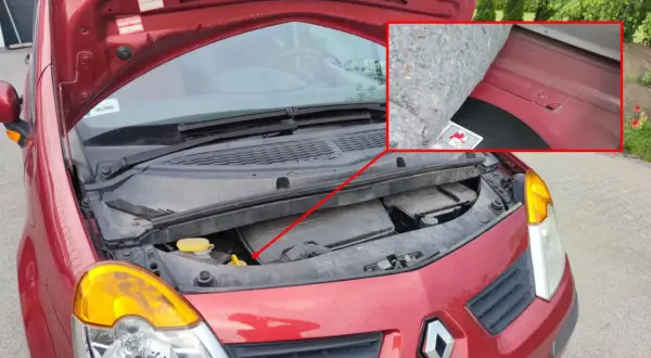 Czerwony Renault z otwartą maską. W powiększeniu widać numer VIN wybity na karoserii pod wygłuszeniem.