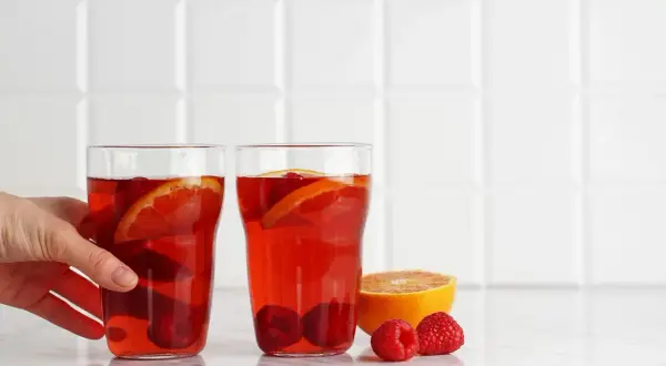 Jak przygotować wyjątkowy drink z syropem malinowym w domu