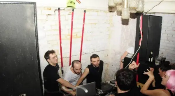 Ile zarabiają DJ w Polsce? Fakty, które mogą cię zaskoczyć