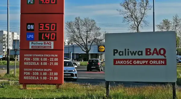 Cena gazu LPG na stacji BAQ to 1.40. Obok widnieje cena ON 3.50.