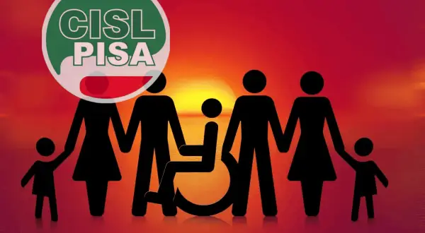 Famiglia unita, con un membro su sedia a rotelle, supportata dal logo CISL Pisa per la richiesta invalidità per patologia.