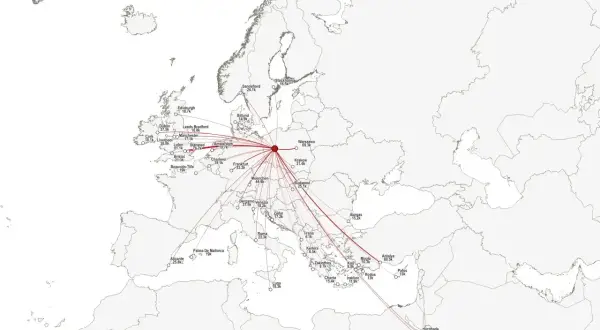 Mapa pokazuje popularne **loty do Anglii** z Europy. Widać połączenia z Warszawy, Krakowa, Amsterdamu i wielu innych miast.