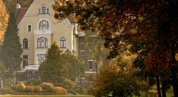 Bursztynowy Pałac Strzekęcino: Atrakcje i zabytki w Strzekęcinie