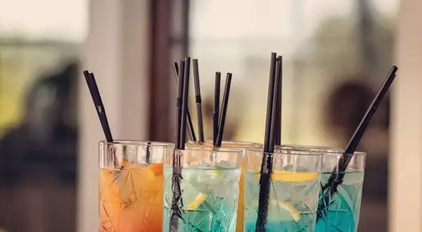 Pyszne drinki z prosecco i ginem, które zachwycą Twoich gości