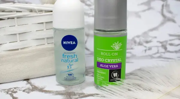 Dwa dezodoranty w kulce: Nivea Fresh Natural i Urtekram Aloe Vera.
