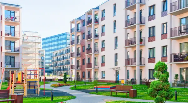 Ile kosztuje wynajem mieszkania w bloku? Zaskakujące ceny w Polsce