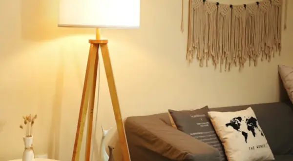 Lámparas de pie para salón: Elige la ideal y transforma tu espacio