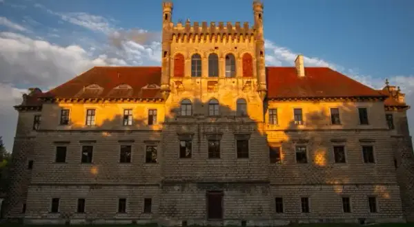 Książ Wielki: Atrakcje i pałac, którego nie pomylisz z Zamkiem!