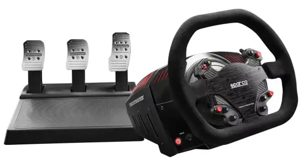 Kierownica wyścigowa Thrustmaster z pedałami, gotowa do gry na Xboxie.
