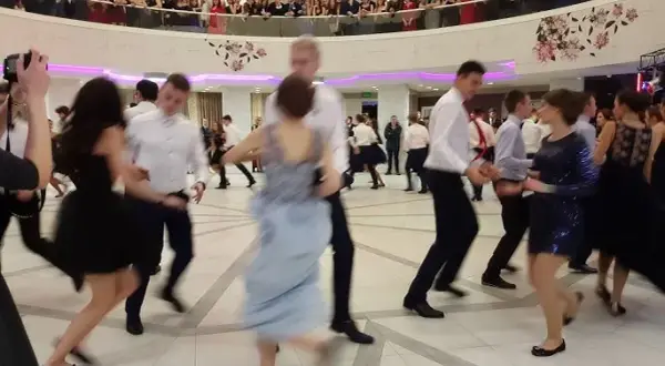 Skąd pochodzi taniec belgijka? Odkryj jego nieznane korzenie