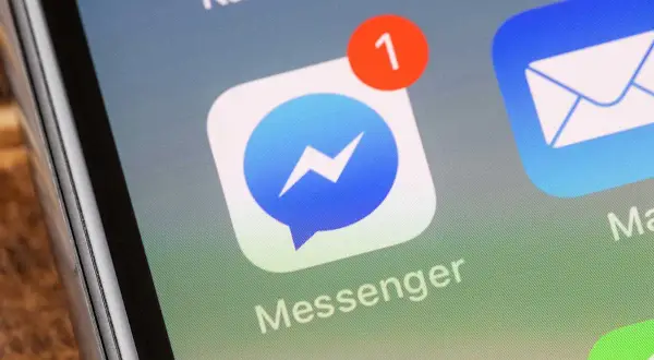 Ikona Messengera z powiadomieniem "1". Chcesz wiedzieć, jak wylogować się z Messengera na telefonie?