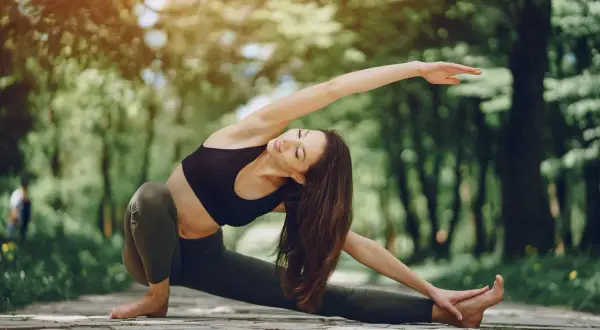 Joga: Korzyści dla zdrowia, ryzyka i jak zacząć bezpiecznie