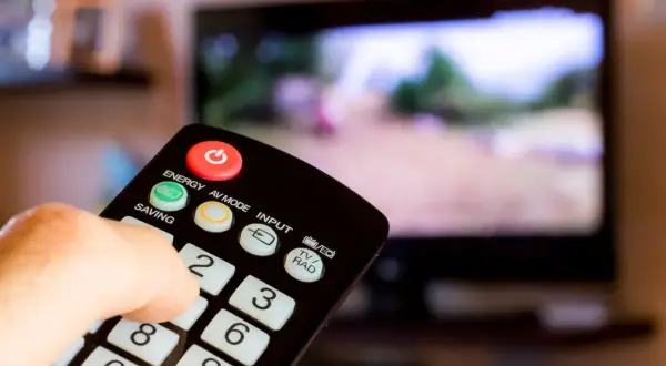 Jak przywrócić telewizor do ustawień fabrycznych bez problemów?