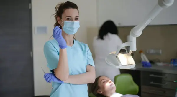 Dentysta może wystawić L4? Sprawdź, kiedy i jak to działa
